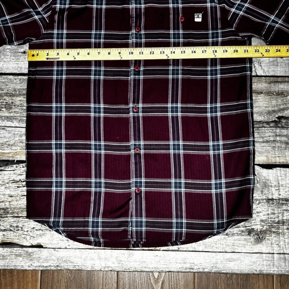 DC Shoes Flannel Plaid Herringbone Button Up Shirt Men's Medium Burgundy Skate - Picture 7 of 9